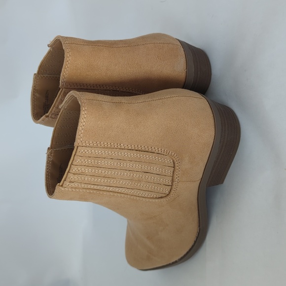 Women's Boot - Picture 2 of 7